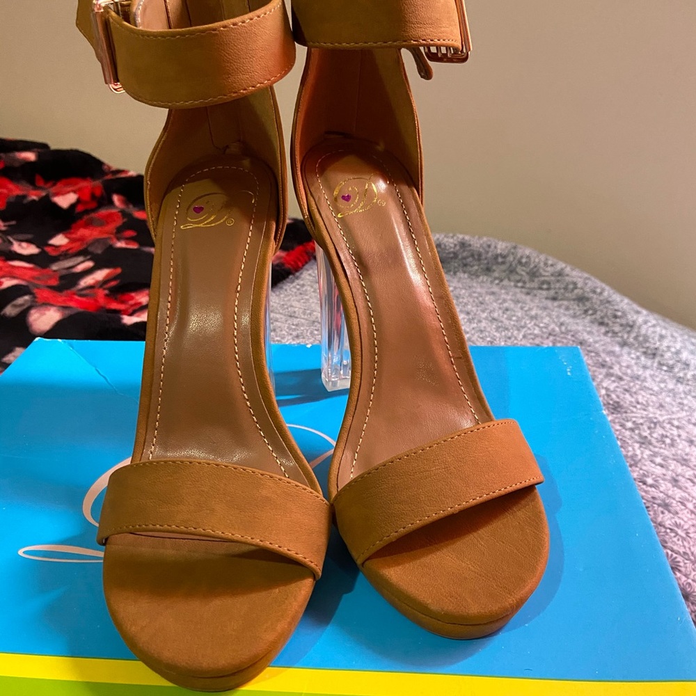 Tan Heels - Picture 2 of 6